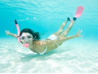  Snorkeling in the sea 
